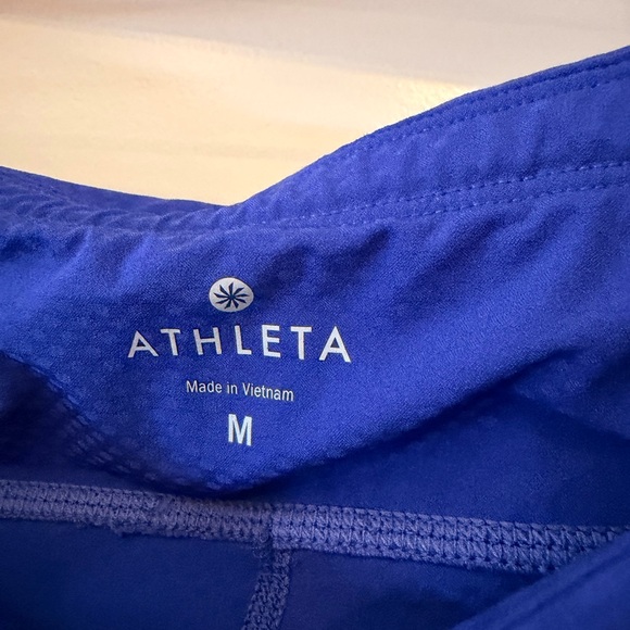Athleta Donny Be Free Knicker Capri Crop Stash pockets Electric Blue Medium EUC - Picture 4 of 4